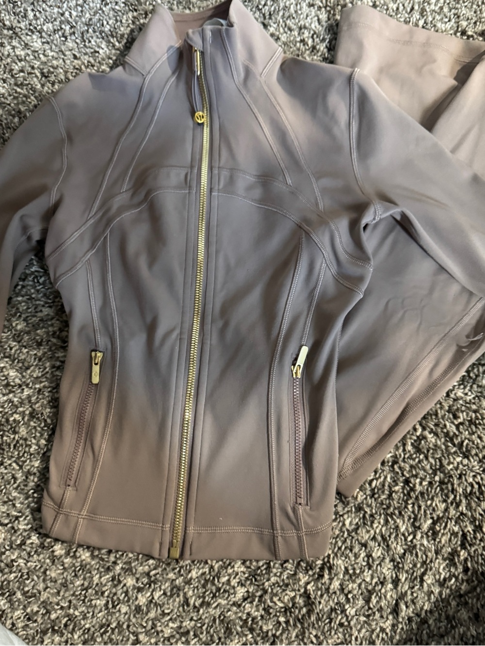 Lululemon set in Taupe - Picture 4 of 4